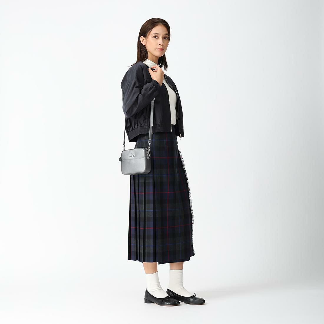 ヴィヴィアンウエストウッド バッグ VIVIENNE WESTWOOD 43030064 41214 P401 SAFFIANO CAMERA BAG カメラバッグ ミニバッグ レディース ショルダーバッグ 無地 ANTHRACITE 詳細画像