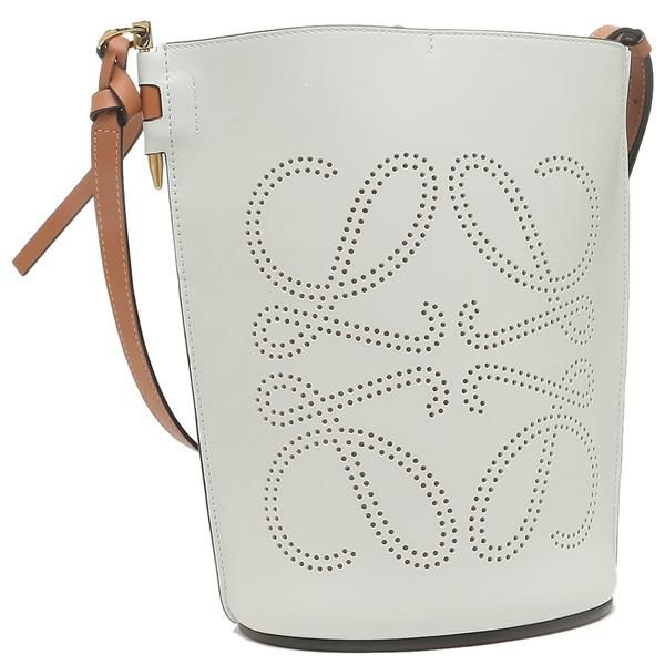 リボンのように結んだレザーベルトがポイント♪『LOEWE（ロエベ）』の