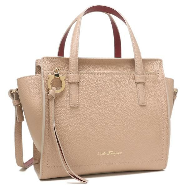 モード感溢れるFERRAGAMO（フェラガモ）。バッグが似合う年齢層は？ | abox