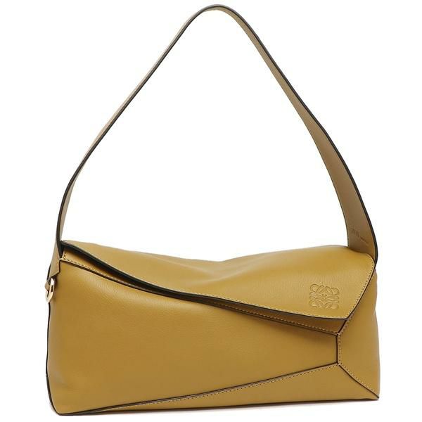 【コーデのアクセントに】 LOEWE ショルダーバッグ グリーン 温｜LOEWEのショルダーバッグを使ったコーディネート - WEAR