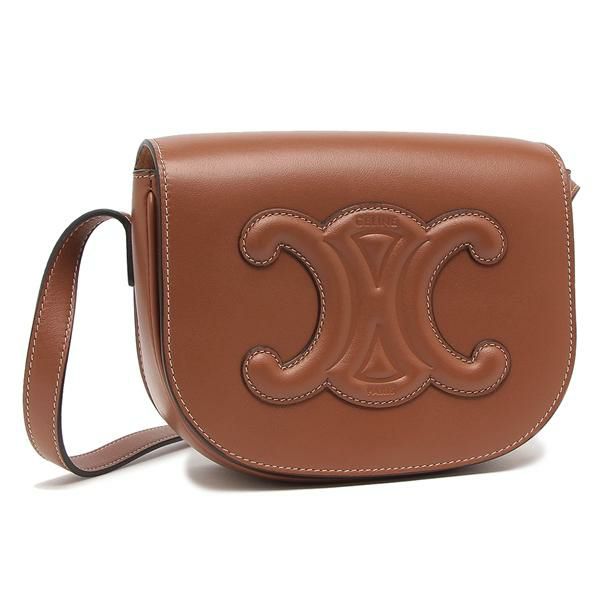 CELINE（セリーヌ）』の名品バッグ「トリオンフ」で冬コーデを上品に