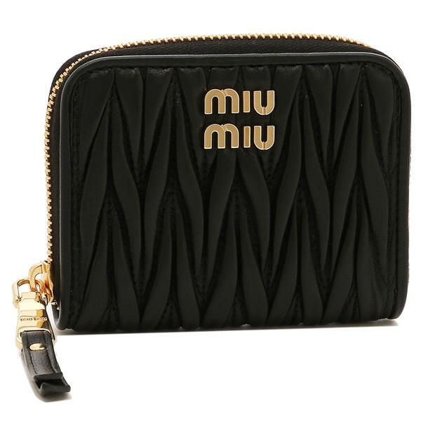大人こそ持ちたい『miu miu（ミュウミュウ）』でコーデに