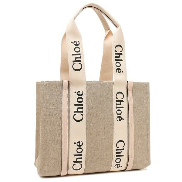CHLOE（クロエ）のトートバッグが入荷しました カジュアルな雰囲気あふれるスクエアフォルムのトートバッグ。ロゴデープをあしらい、ブランドらしさをアピールしました。適度なマチ幅とサイズ感で、お出かけに