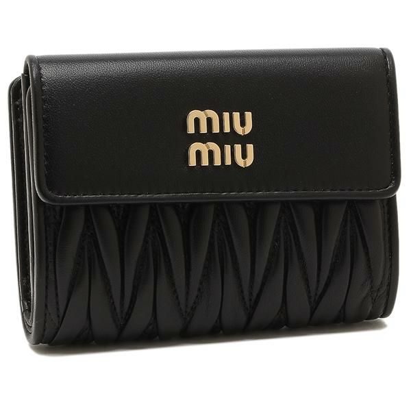 古着屋、早い者勝ち！ミュウミュウ　折り財布 大人こそ持ちたい『miu miu（ミュウミュウ）』でコーデに