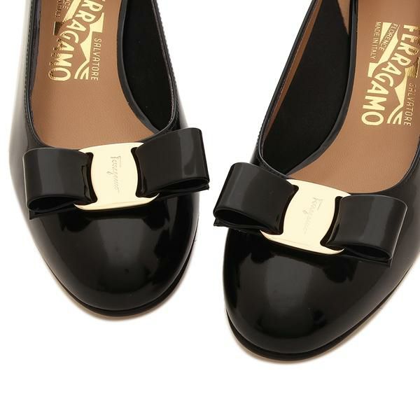 ピース美品❤箱付き☆【Ferragamo】4連ヴァラプレート パンプス 黒 ヴァラ - ウィメンズ | Ferragamo