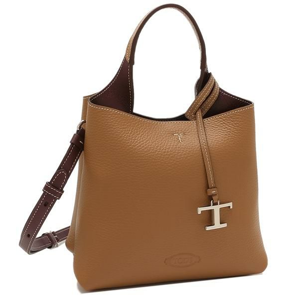 TOD'S（トッズ）のハンドバッグが入荷しました 表情豊かな風合いを生かしたハンドバッグ。フロントにあしらったロゴの刻印、メタルカラーのチャームを添えてブランドらしさを演出しました。内部にフ