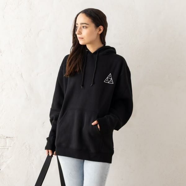 HUF（ハフ）のパーカーが入荷しました 左胸と背中にあしらったアートワークプリントがおしゃれなデザイン。リラックスして着用できるオーバーサイズシルエットです。程よい厚みの裏起毛素材を使用しており、ロン