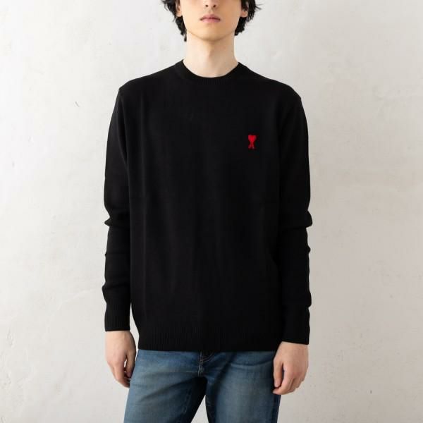AMI PARIS（アミパリス）のニットが入荷しました 落ち着いた色合いにハートとロゴの刺しゅうがアクセントになったデザイン。柔らかな肌触りでチクチクしにくく、快適な着心地です。裾と袖口、襟元はリブ仕