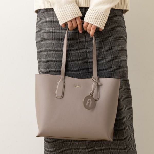 最終値下げ3/31までの出品 美品 FURLA 襲っ ショルダーバッグ ポーチ  