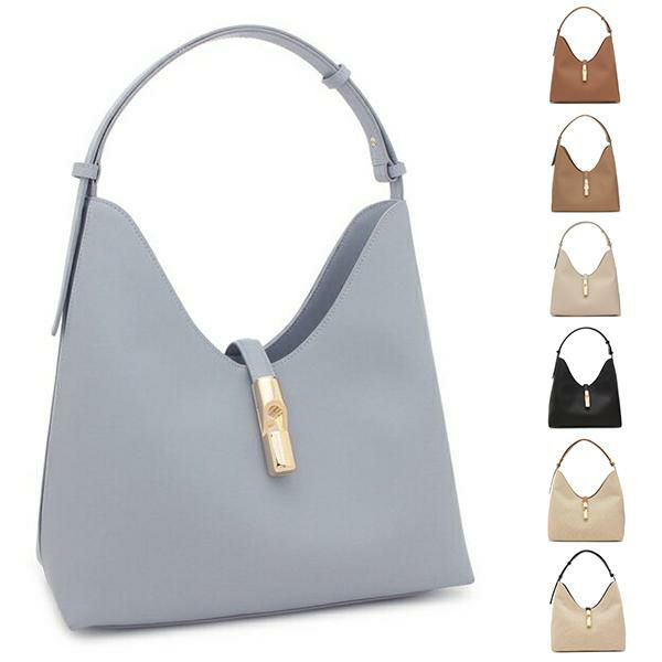 FURLA（フルラ）のハンドバッグが入荷しました 高級感のある滑らかな風合いが引き立つハンドバッグ。広いマチ幅と複数の内ポケットを備えており、必需品をしっかり収納できます。アイコニックなアーチロゴのパ