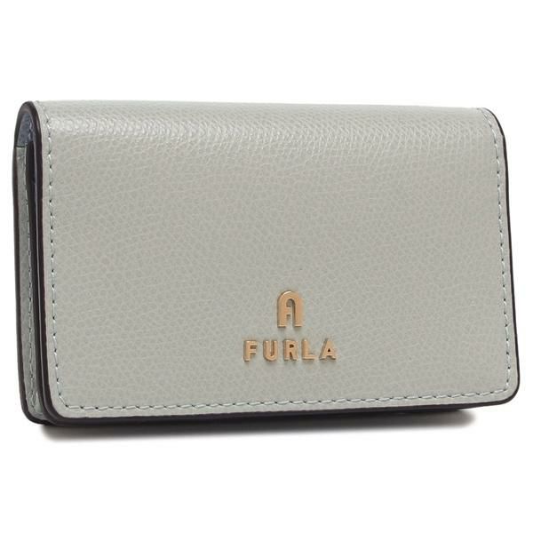 FURLA（フルラ）の名刺入れが入荷しました 立体感のあるアーチロゴがブランドならではの上品さを後押しするデザイン。コンパクトなフォルムながらマチ幅があり、複数枚の名刺をたっぷり入れておけるのが便利な