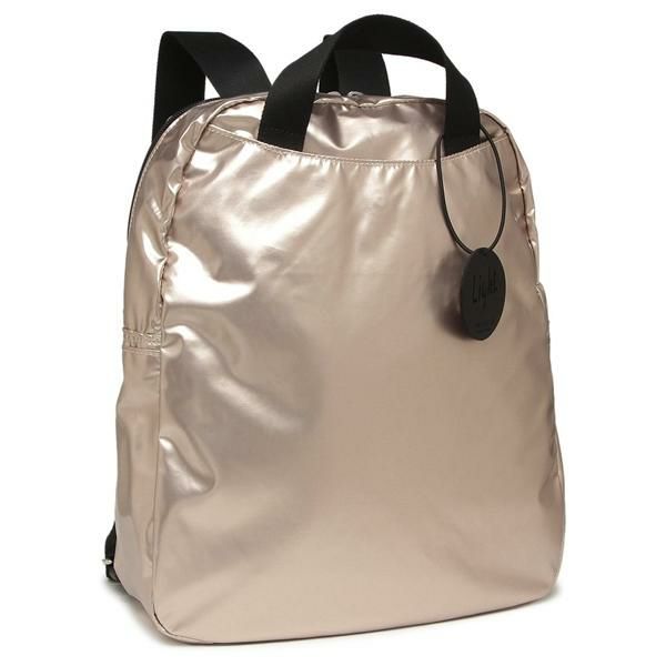 JACK GOMME（ジャックゴム）のリュックが入荷しました 上品な光沢のある風合いが、女性らしさを引き立てます。ダブルファスナー仕様で開閉しやすく、荷物の整理も楽々です。ストラップに加え、ハンドル付