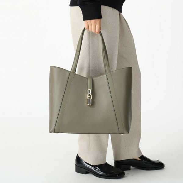 FURLA バック グレーA4収納化 美品 フルラ トートバッグ グレー サフィアーノ A4収納 FURLA U9